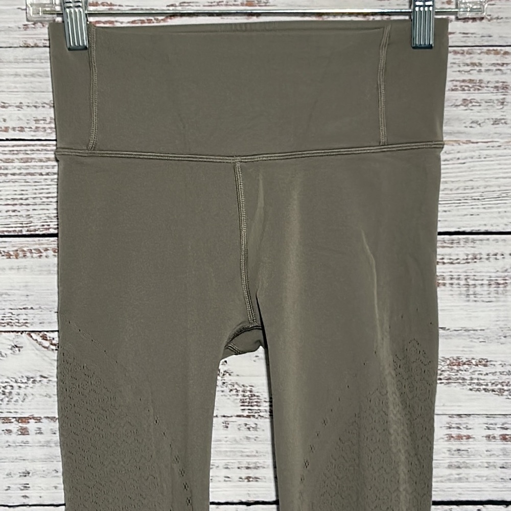 Lululemon Reveal Tight *Mindful Motion Carbon Dust Size 4 - Picture 7 of 16